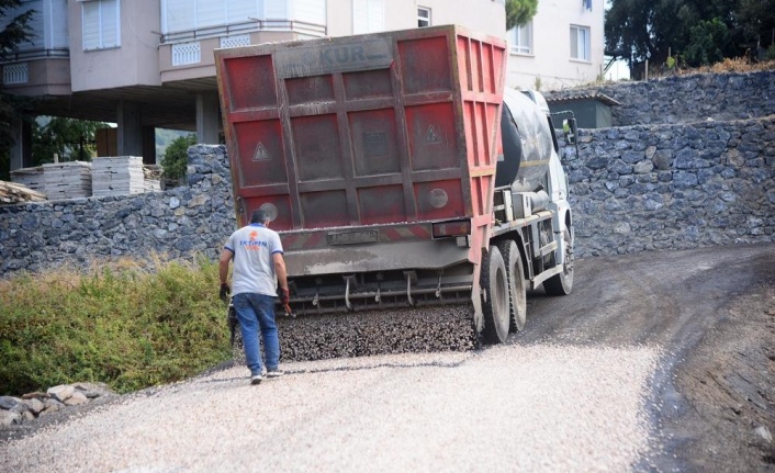 Alanya Belediyesi'nden doğu mahallelerine asfalt çalışması