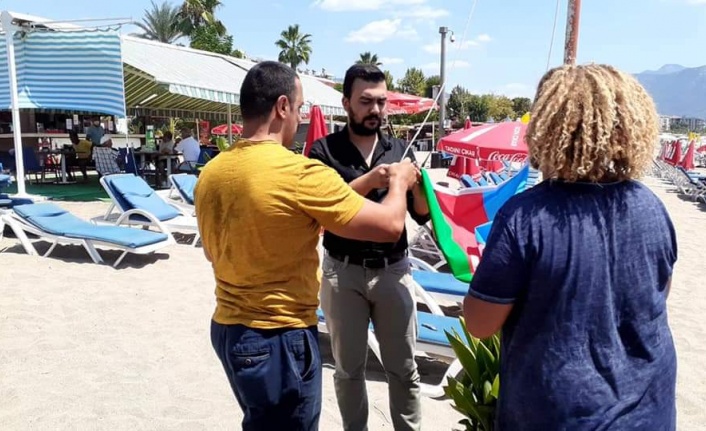 Alanya'da Afganistan bayrağı indirildi, Türkiye ve Azerbaycan bayrağı çekildi