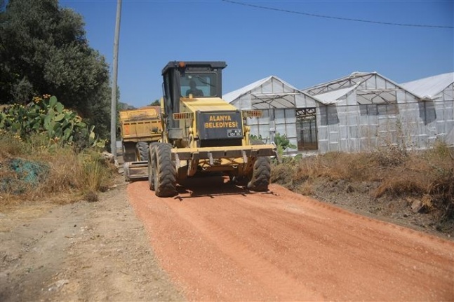 Başkan Yücel'in batı için söz verdiği 70 km'lik asfalta Okurcalar'dan başlandı