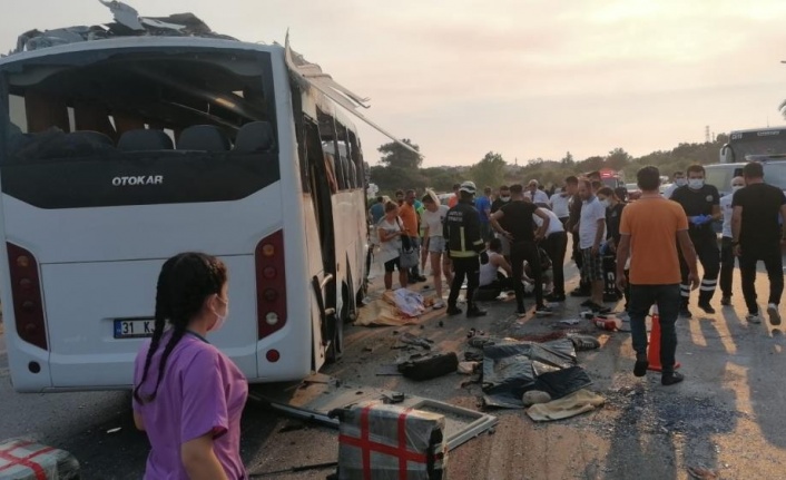 Ceset torbasını kaldırıp ölen yakınının uzun uzun yüzünü okşadı