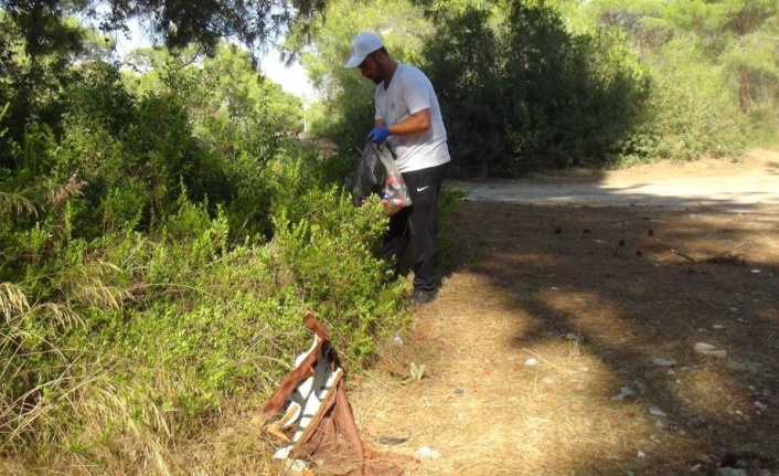 Manavgat'ta yangın sonrası gönüllülerden, ormanlık alanda temizlik