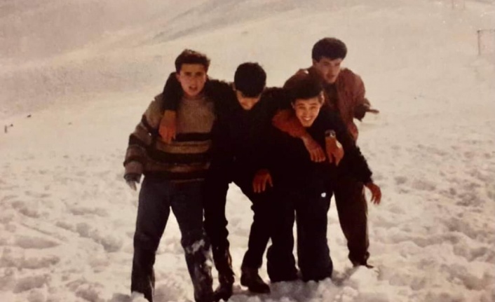 Resimdeki 2 arkadaşını kaybeden başkan Yücel'in üzüntüsü