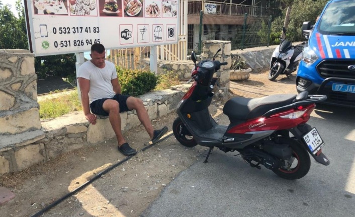 Alanya'da Rus turist, kiraladığı motosiklet ile patenli gence çarptı