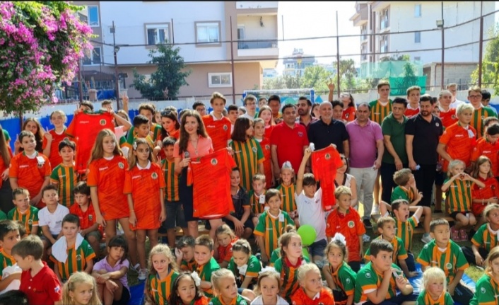 Alanyaspor, Rus okulunda öğrencilerle bir araya geldi