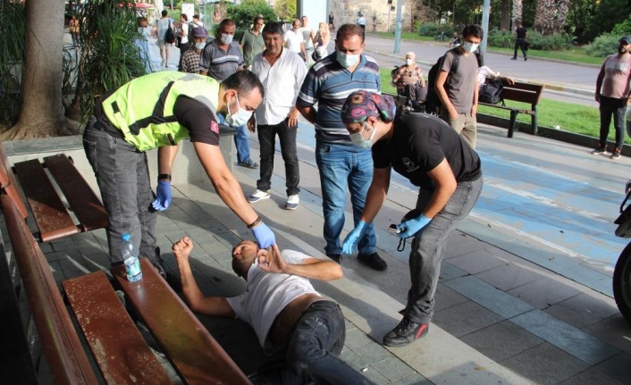 Alkollü şahsın polis ve sağlıkçılara uyku tepkisi