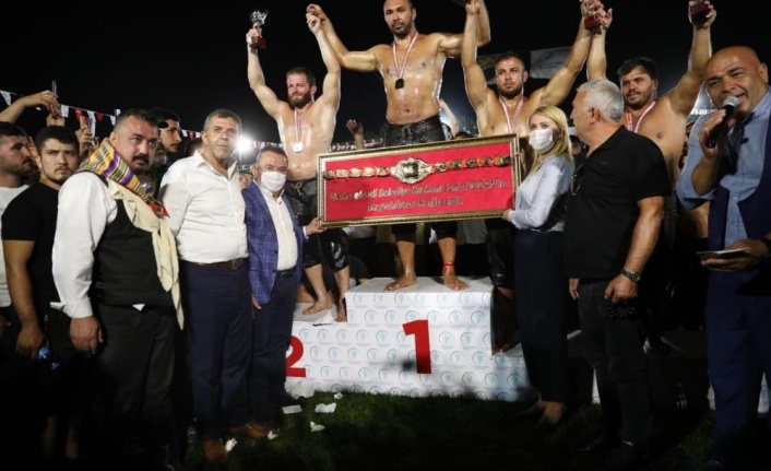 ASAT’ın 3 pehlivanı Merkezefendi güreşlerinde kürsüye çıktı