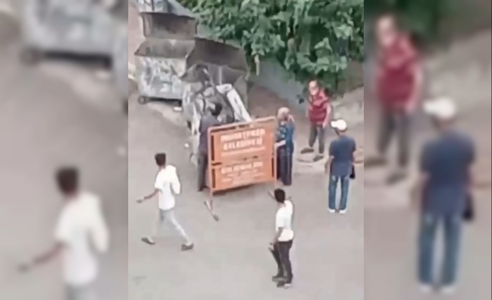 Belediyeye ait tabelayı götürmek isteyen gence, ‘teyze’ şoku