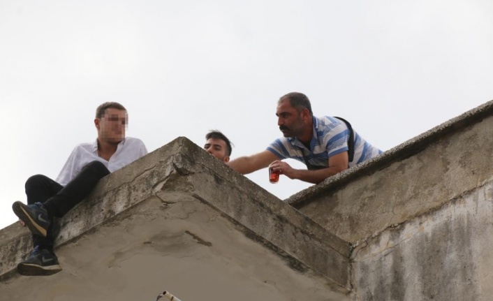 Dikkatini çay bardağıyla dağıtıp ölümün kıyısından aldılar