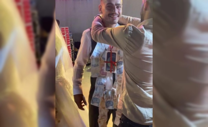 Düğünde damada 11 bin TL'lik cep telefonu takıldı