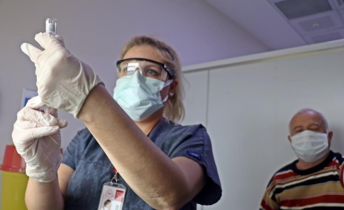 En düşük vaka oranında 3'üncü sıradaki Antalya'da başarının sırrı yüzde 90'a yaklaşan aşı oranı