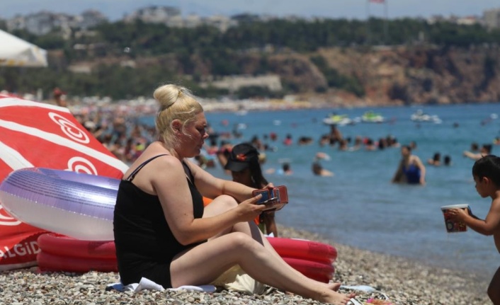 Geçen yılın aynı dönemine göre Antalya'da turist sayısı yüzde 202 arttı