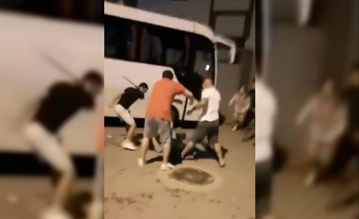 Genç kadın ve ailesine palalı saldırı cep telefonu kamerasında