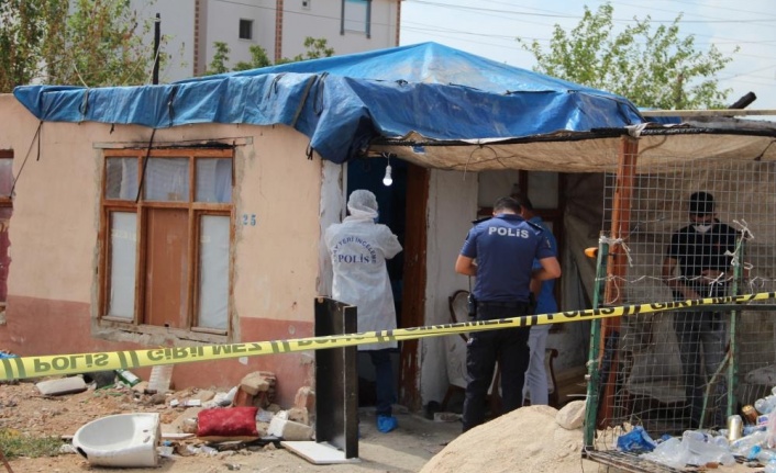 Hurdacı evinde 5 bıçak darbesiyle öldürüldü