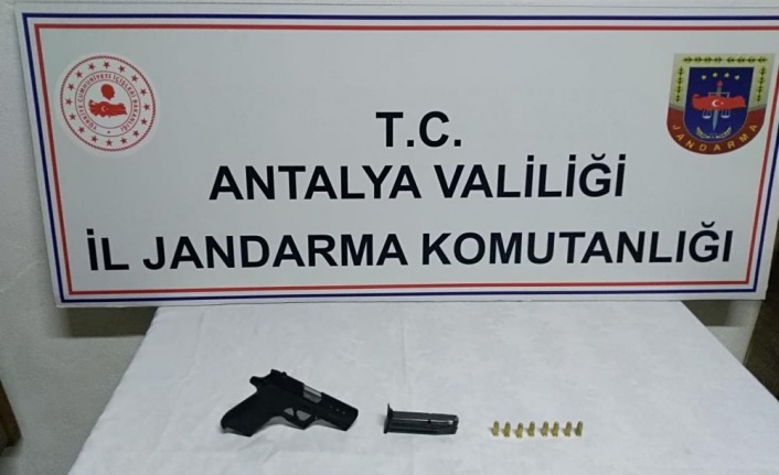 Jandarma tarafından durdurulan araçta ruhsatsız silah bulundu