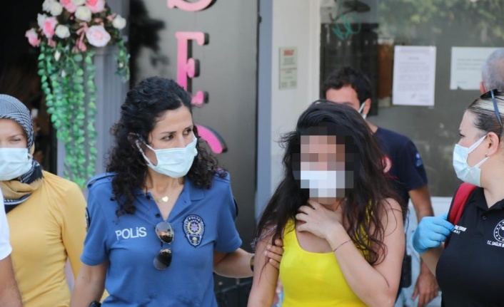 Kirayı ödeyemediği için evinden çıkartılan eski hostesin haciz isyanı