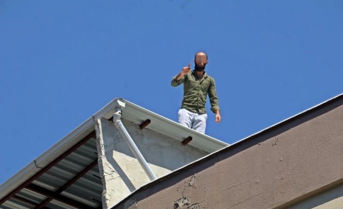 Temaslı adam çatıda polise 7 saat ecel terleri döktürdü