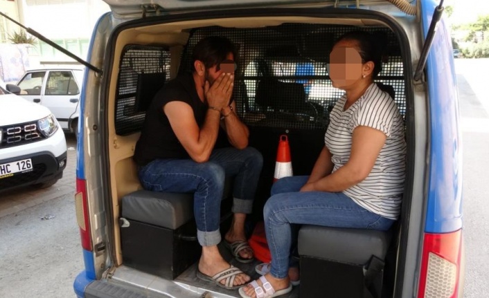 Teslim edeceği silahlarla parkta yakalanan kadın kurye neye uğradığını şaşırdı