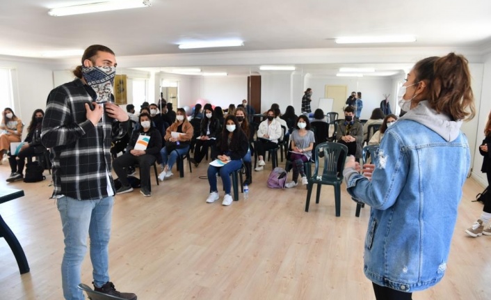 Yetişkinler için temel oyunculuk eğitimi başvuruları başlıyor