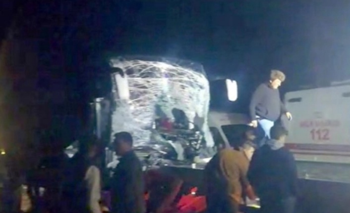 Alanya'ya gelen tur otobüsü kaza yaptı