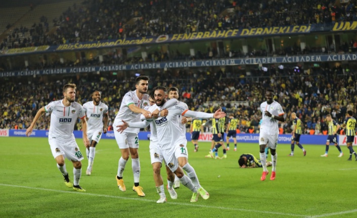 Alanyaspor'un son kurbanı Fenerbahçe oldu