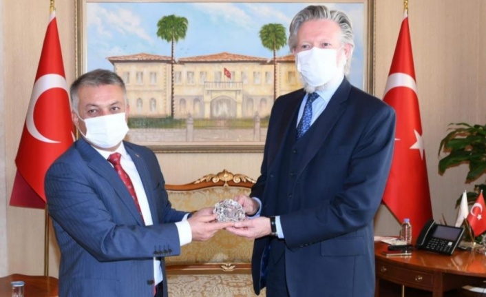 Antalya'ya hafta sonları 77 bin turist giriş yapıyor