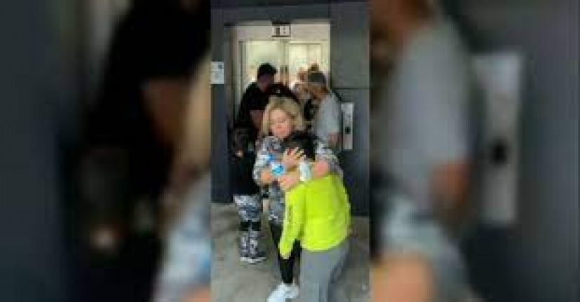 Aşırı yük sebebiyle asansörde mahsur kalan vatandaşlar korku dolu anlar yaşadı