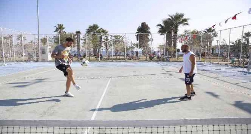 Ayak Tenisi Turnuvası'na 25 takım 75 kişi katıldı