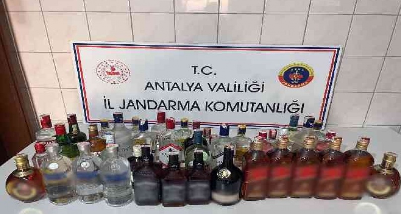 Çalıştıkları otelden 40 şişe alkol çaldılar, valizleri ele verdi