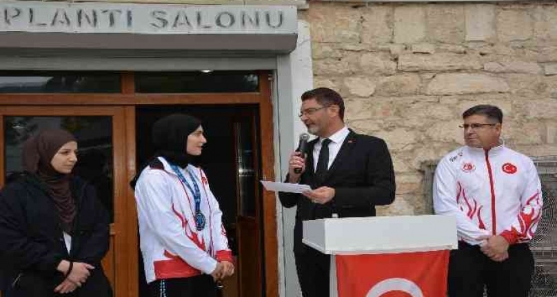 Dünya ikincisi Sena Nur'a özel karşılama