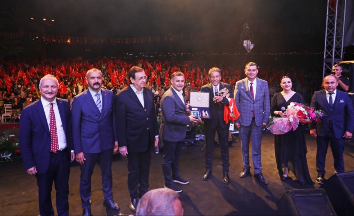 MHP'den cumhuriyet şöleni