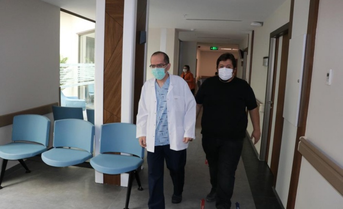 Midesine yerleştirilen balon sayesinde zayıflıyor