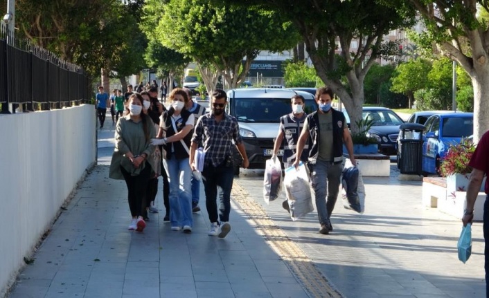 Moğolistan uyruklu kadınlardan akılalmaz hırsızlık!