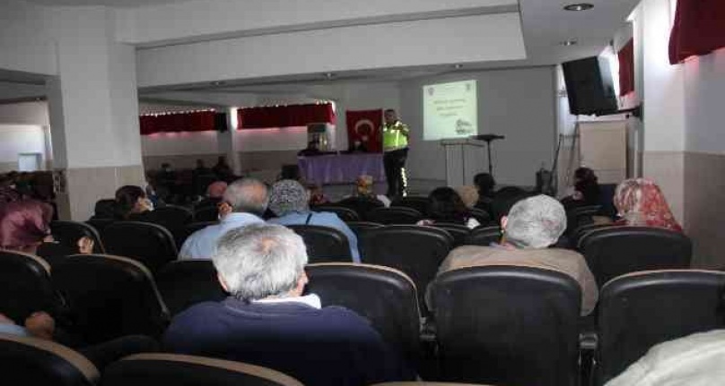 Okul servis şoförlerine ve rehber personellere trafik eğitimi