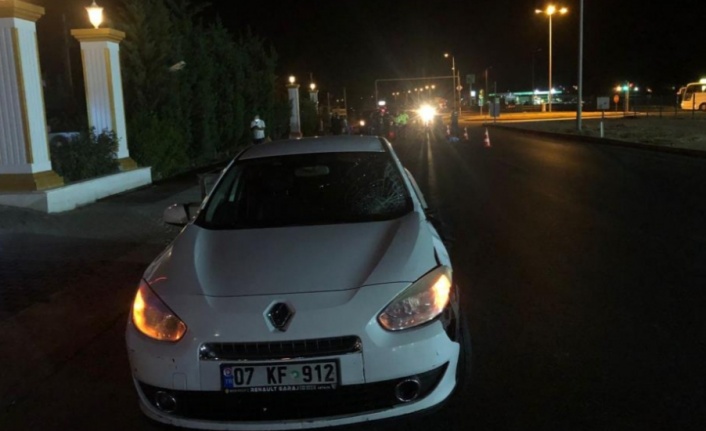 Otomobilin yayaya çarpıp havaya savurduğu anlar kamerada: 1 ölü var