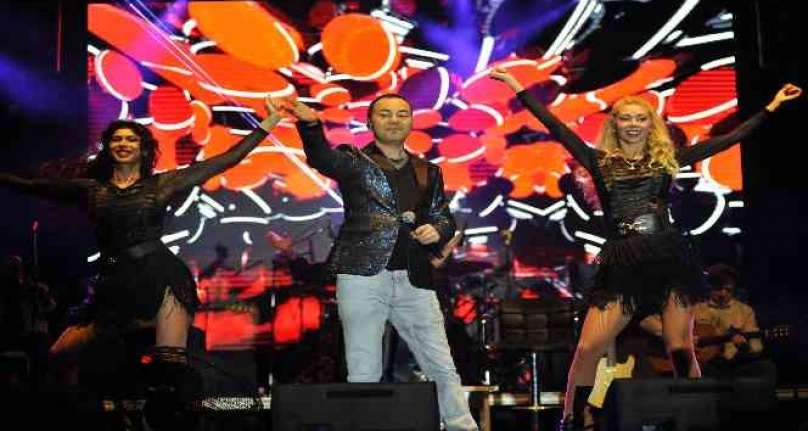 Serdar Ortaç Kemer'i coşturdu