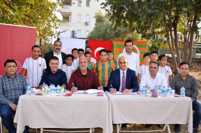 'Sokaklar Bizim Futbol Projesi'nin protokolü imzalandı