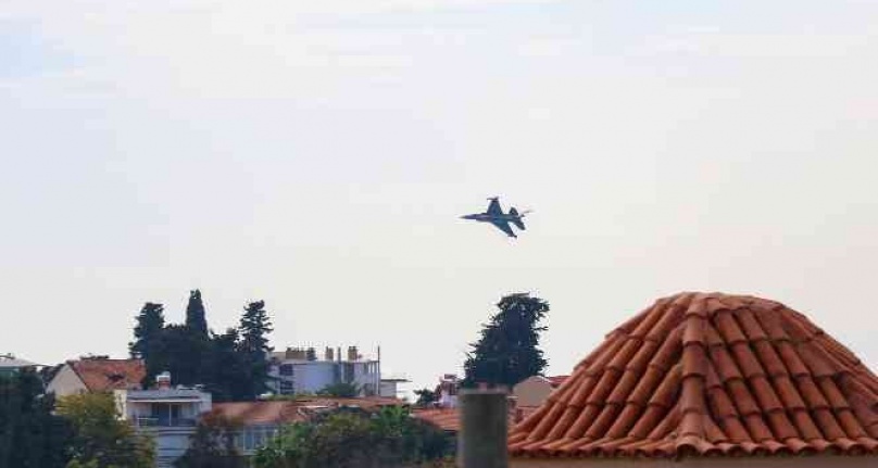 Solo Türk, gösteri öncesi provayla Antalya semalarında gövde gösterisi yaptı