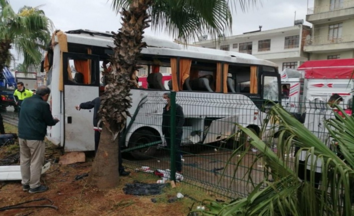 Turistleri taşıyan midibüs takla attı; 8 Rus turist yaralandı