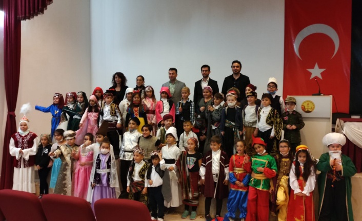 Alanya'da öğrenciler kahramanları canlandırdılar 