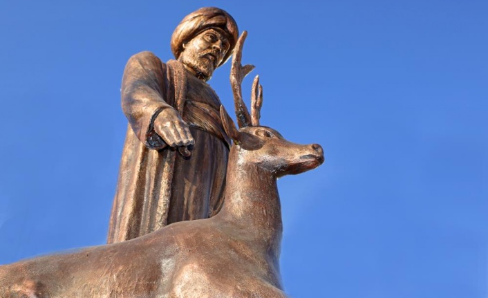 Alanya’da Kaygusuz Abdal Heykeli Hacet Meydanına yerleştirildi