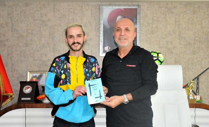 Alanyalı genç yazardan Çavuşoğlu’na ziyaret