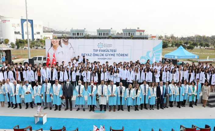ALKÜ'de beyaz önlük giyme töreni yapıldı