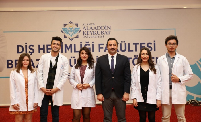 ALKÜ'de hekim adaylarının beyaz önlük heyecanı