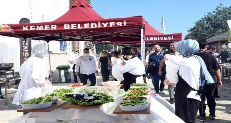 AÜ'de ‘Cadde de ders var, sokak lezzetleri' şenliği