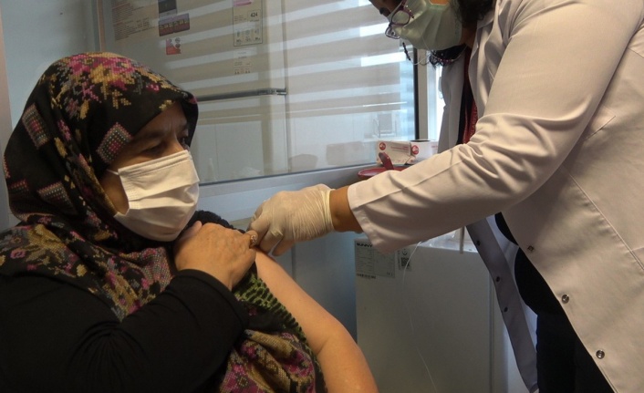 BioNTech aşısında 3. doz başladı