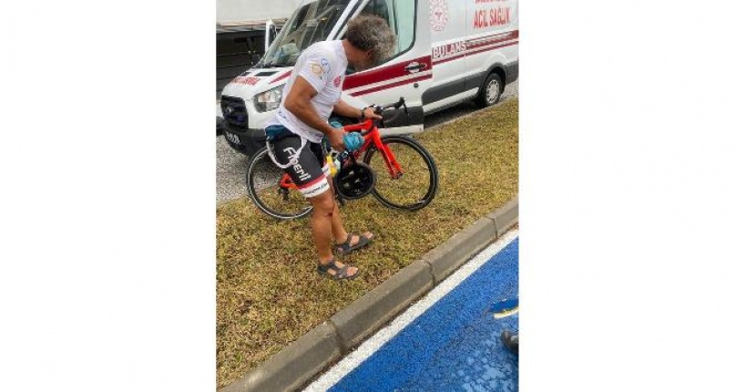 Bisiklet tekerinin tellerine giren tavuk sürücüyü yaraladı