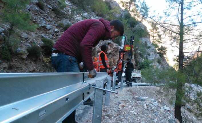 Dim Alacami yoluna bariyer yapıldı