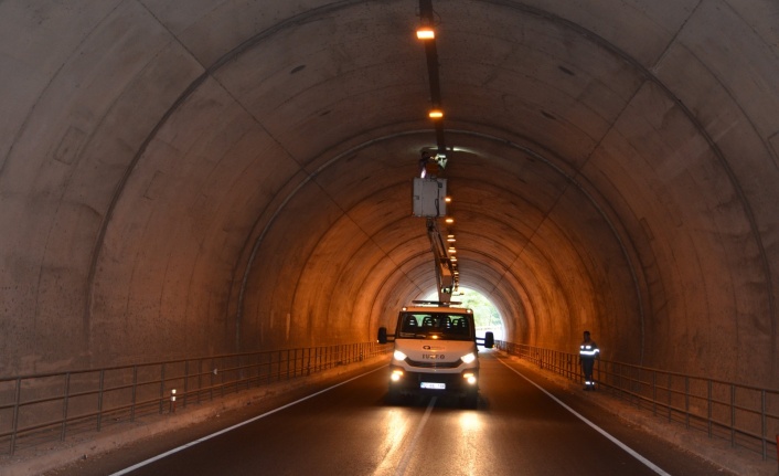 Dimçayı Tüneli’ndeki aydınlatmaya bakım onarım yapıldı