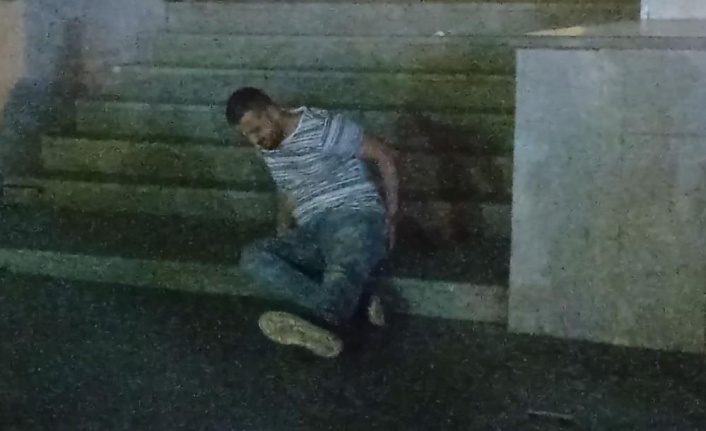 “Gel sana sarılayım” deyip, kalçasından bıçakladı