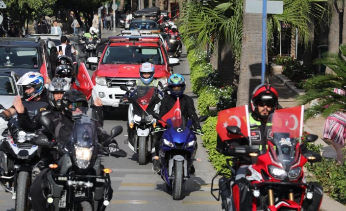 HobiFest 2021 korteji Antalya sokaklarını renklendirdi